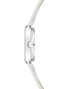 Zilverkleurig horloge met een rechthoekige kast en een glinsterende witte leren band. Bevat een minimalistische wijzerplaat en een ronde kroon.