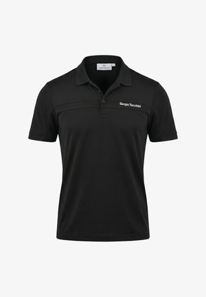 Fekete rövid ujjú galléros póló, kétgombos elülső résszel, vízszintes varrással a mellkasnál, és a "Sergio Tacchini" logóval a jobb mellrészen.
