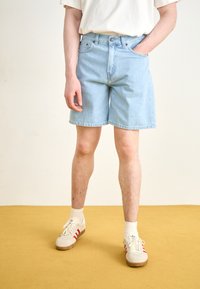 Carhartt WIP - NOLAN  - Short en jean - blue bleached Image miniature 1