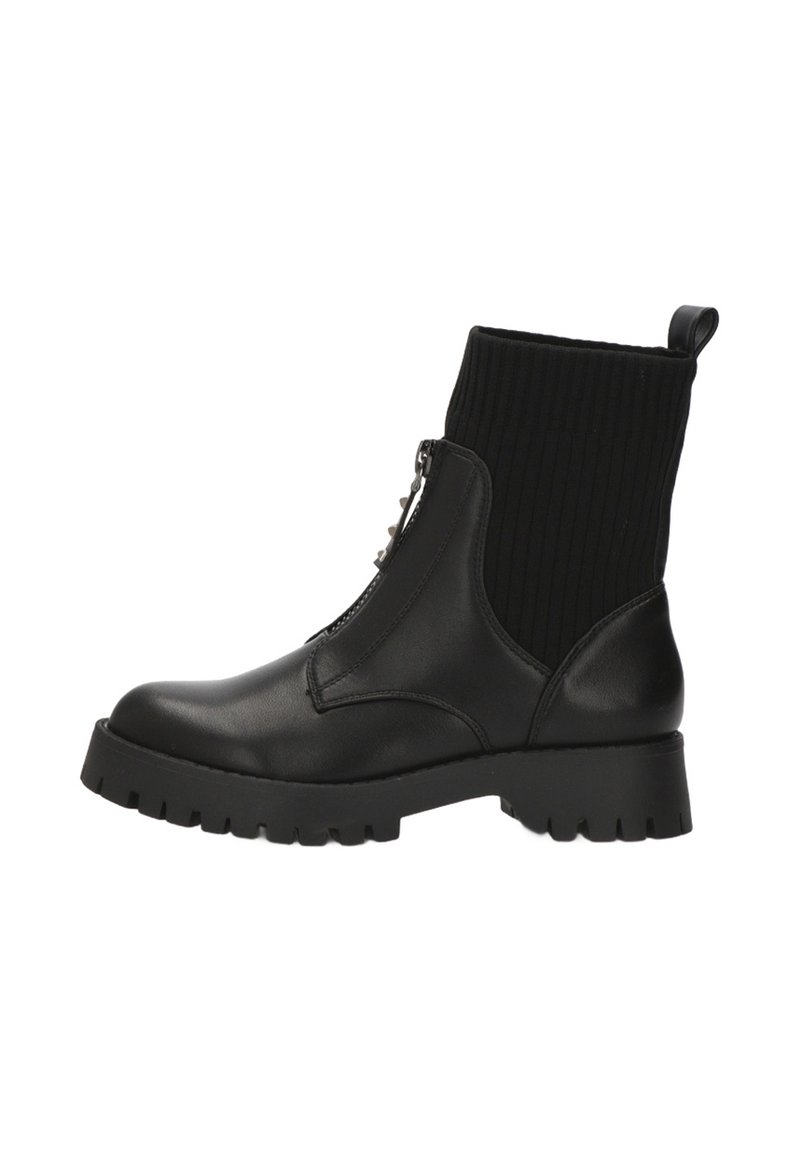 Botín negro con parte superior de tejido acanalado, base de faux leather elegante, cremallera lateral y suela de goma gruesa para mayor tracción.