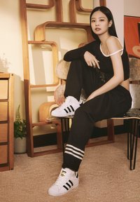 adidas Originals NEUCLASSICS JOGGERS - Pantaloni de trening - black