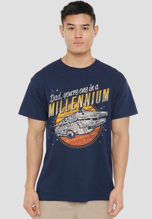 DAD ONE IN A MILLENNIUM VINTAGE - Print T-shirt - dark blue