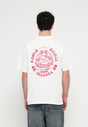 Edwin MUSIC CHANNEL UNISEX - Nyomott mintás póló - white/red