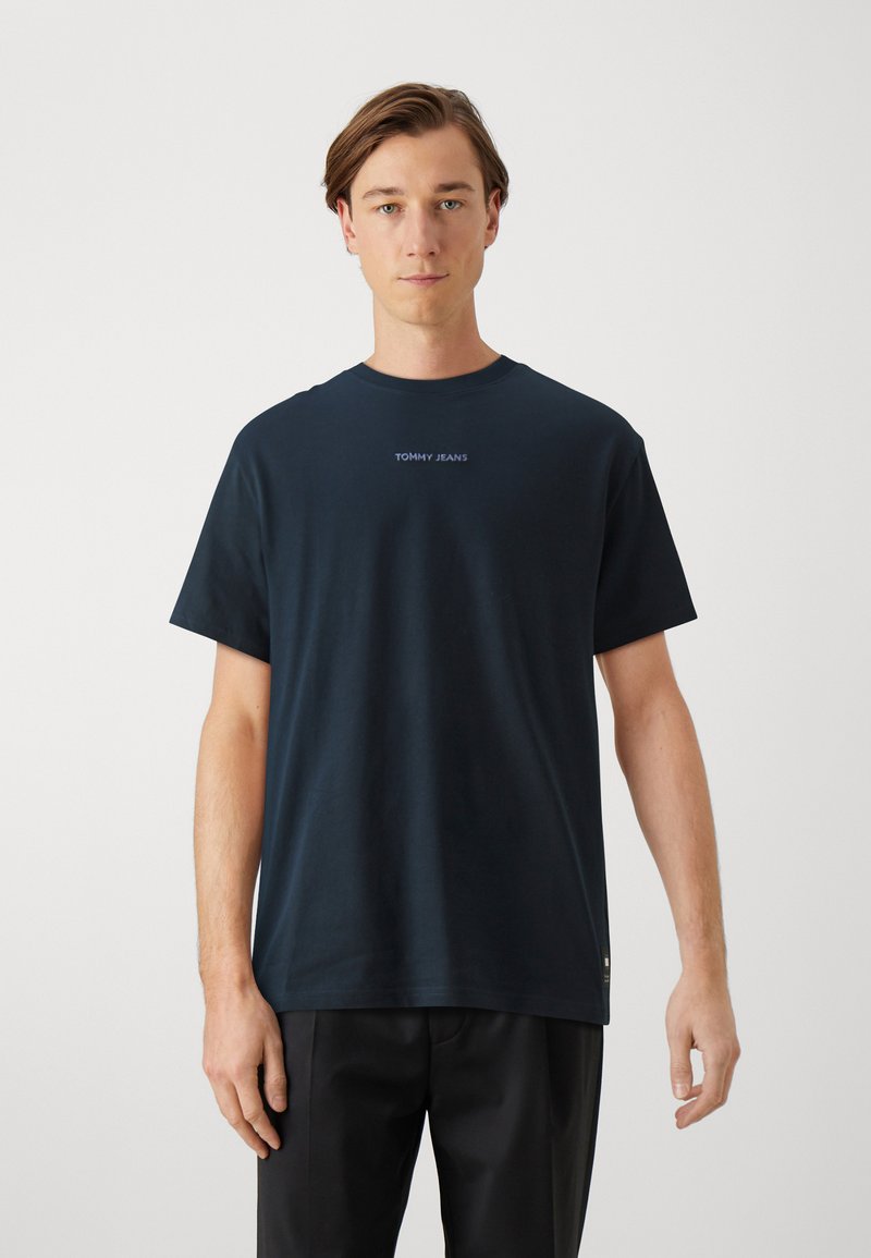 Tommy Jeans - NEW CLASSICS TEE - Basic póló - dark night navy, Nagyítás