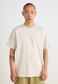 Nike Sportswear TEE - Osnovna majica kratkih rukava - light orewood brown
