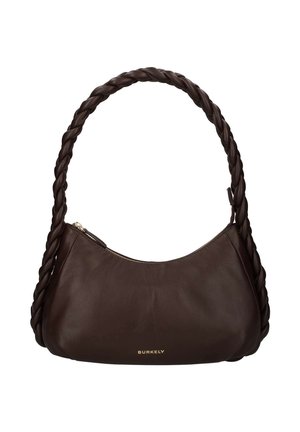Bolso de mano de cuero marrón oscuro con asa trenzada y cremallera dorada, con el nombre de la marca Burkely en pequeñas letras doradas en el frente.