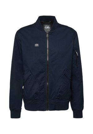 Marineblauwe bomberjack met voorrits, twee schuin geplaatste klepzakken, een ritssluiting op de mouwzak, geribbelde kraag en manchetten, s.Oliver-label op de borst.