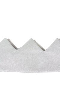 Tessuto in glitter argentato caratterizzato da un design ondulato, una texture liscia e una finitura scintillante, adatto per vari progetti di bricolage o moda.