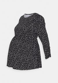 Vestido de maternidade preto com bolinhas brancas, decote redondo, mangas longas, cintura franzida e um corte solto projetado para conforto.