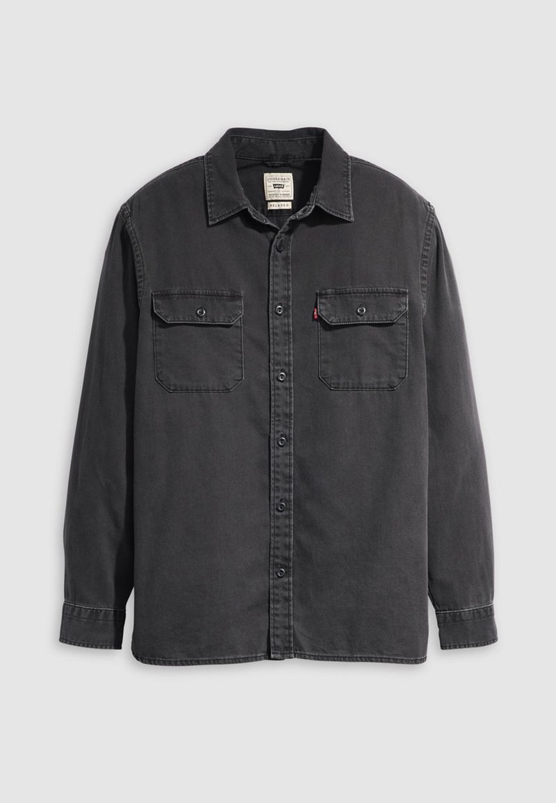 Chemise noire à manches longues avec un devant boutonné, un col et deux poches poitrine. Fabriquée en coton avec une texture douce et une coupe décontractée.