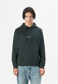 Donkergroene hoodie van een katoenmix. Voorzien van een voorkwab, een verstelbare trekkoordkap, ribgebreide manchetten en een geborduurd logo.