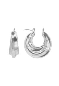 Boucles d'oreilles en argent avec un design torsadé ; l'une présente une texture lisse et courbée tandis que l'autre est légèrement plus angulaire.
