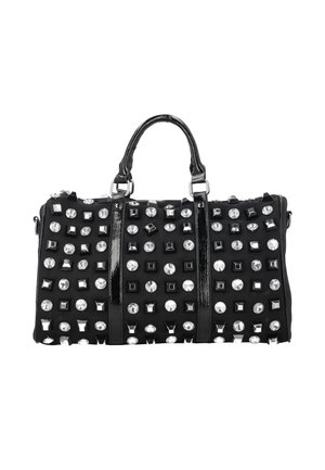 Geantă duffel din piele lacuită neagră cu două mânere, acoperită cu decorațiuni alterne de nituri rotunde transparente și pătrate negre.