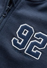 Next ALL-IN-ONE.  - REGULAR FIT - Pizsamák - navy blue varsity badges
