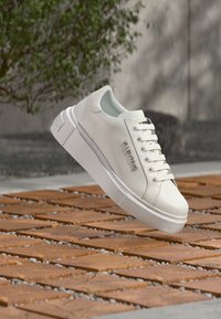 Non sélectionné, white