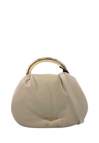 Borsa a mano in pelle crema dalla forma arrotondata, con manico circolare dorato e tracolla regolabile. Presenta una texture plissettata e un dettaglio con logo sul davanti.