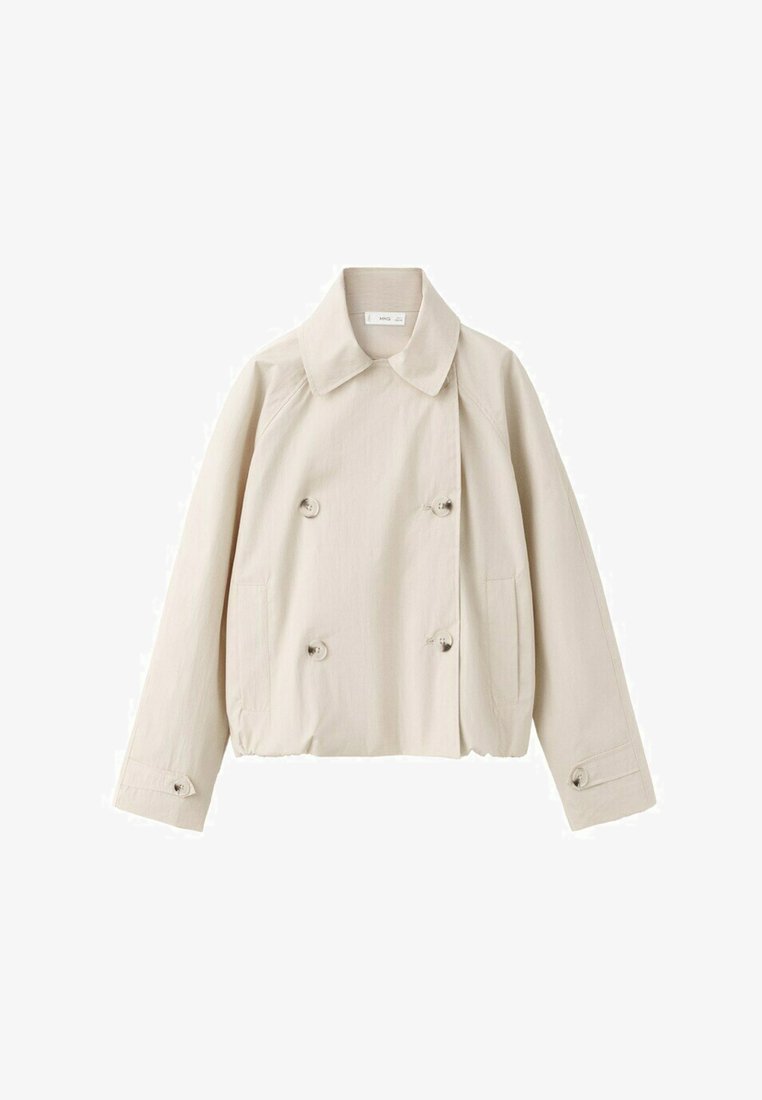 Bež kratka dvoredna jakna s širokim ovratnikom, dolgimi rokavi in gumbnimi manšetami na beli podlagi.