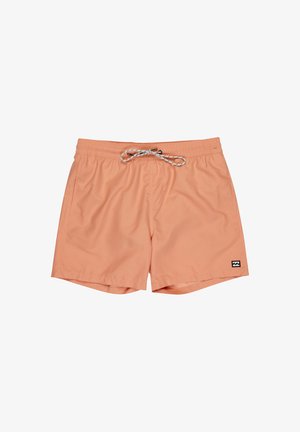 Roza kopalne kratke hlače z elastičnim pasom, belim in črnim vrvico za zavezovanje, stranskimi žepi in majhnim črnim logotipom na nogi.