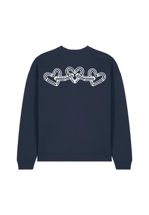 Felpa navy con girocollo e maniche lunghe. Presenta un design di cuori intrecciati bianchi sul retro. Tessuto liscio, polsini a coste.