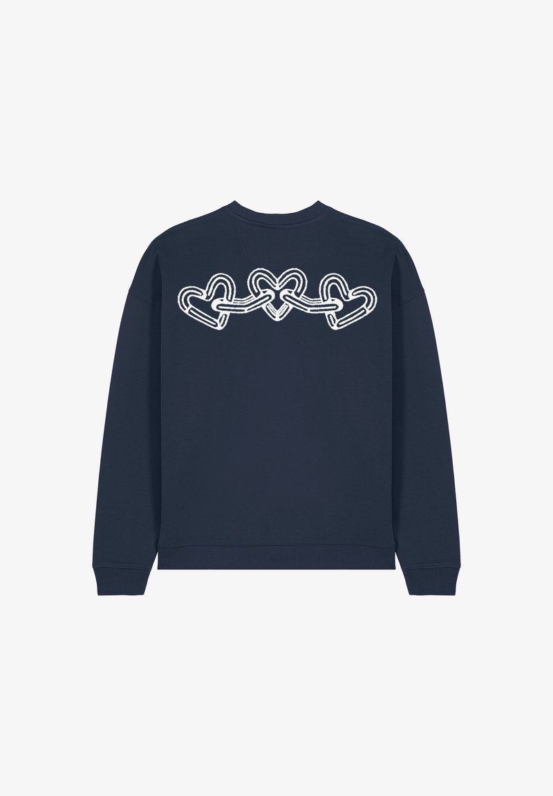 Felpa navy con girocollo e maniche lunghe. Presenta un design di cuori intrecciati bianchi sul retro. Tessuto liscio, polsini a coste.