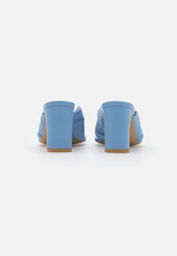 L37 SUSANNA - Mules de salto - blue