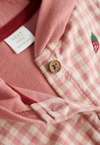 Next REGULAR FIT - GINGHAM STRAWBERRY HOODED   - Tunn jacka - pink