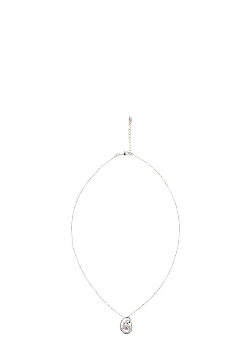 Colier din argint cu o lanț delicat și un pandantiv în formă de lacrimă, având o piatră centrală, care pune în evidență o textură netedă și un design minimalist.