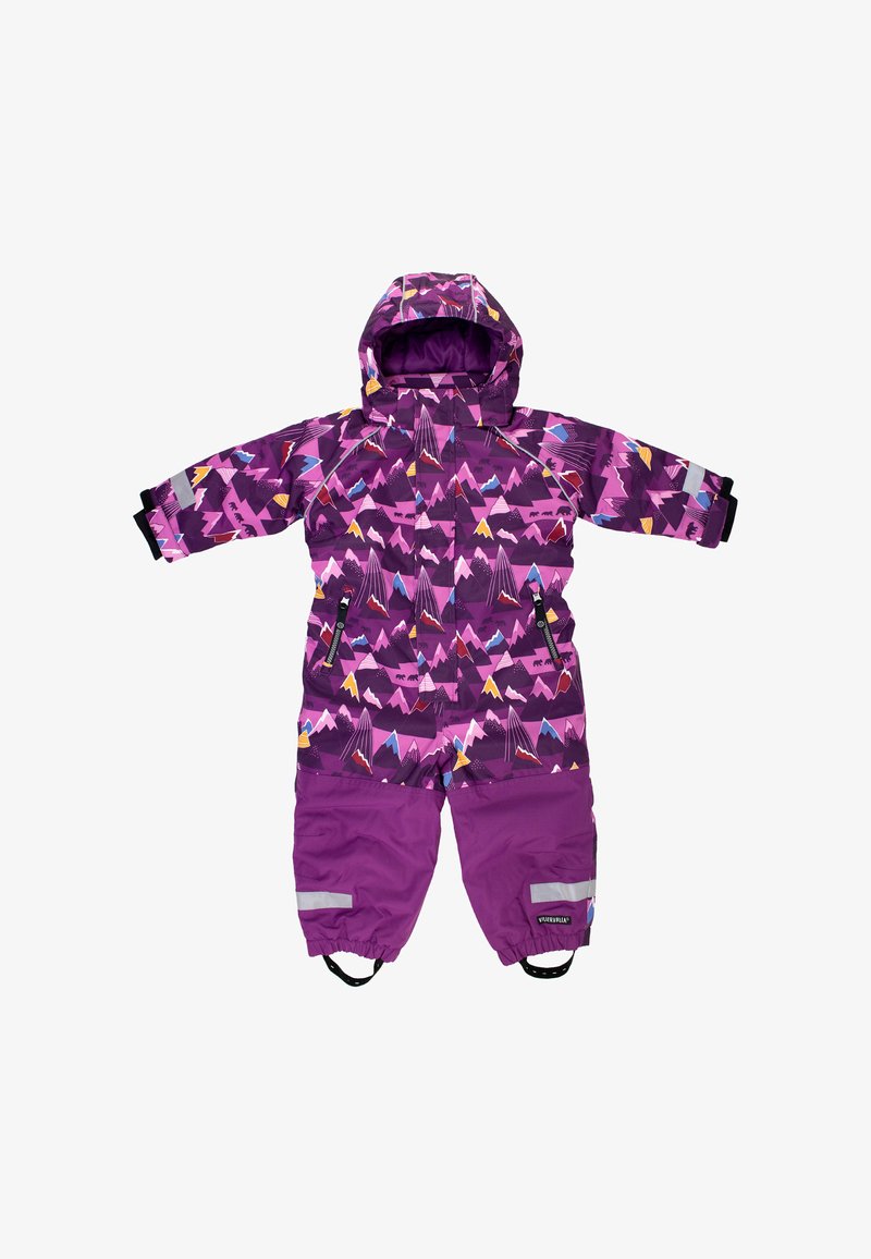 Fioletowy wodoodporny kombinezon narciarski z wzorem górskim, przymocowanym kapturem, kieszeniami na zamek, odblaskowymi akcentami i elastycznymi mankietami zapewniającymi dopasowanie.