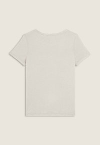 Camiseta de manga corta beige claro, de material de algodón suave, con cuello redondo, diseño liso, corte ligeramente relajado y dobladillo terminado.