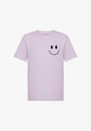 Lilla bomulds t-shirt med korte ærmer, fremhævende et sort smiley-ansigt grafik og sætningen "Good Times Club" på forsiden.