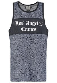 Camiseta sin mangas con un patrón en blanco y negro de paisley y "Los Angeles Crimes" en texto blanco en negrita. Fabricada con tejido ligero.