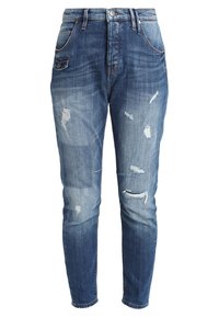 Vaaleansiniset farkut slim fit -mallilla, joissa on kulutettuja yksityiskohtia, rispaantuneita alueita, viisi taskua sekä vetoketjulla ja nappikiinnityksellä varustettu etuosa.