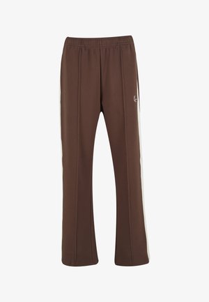 Pruunid sirge lõikega dressipüksid elastse vöökohaga ja valgete küljeribadega, paremal reiel väike valge logo.