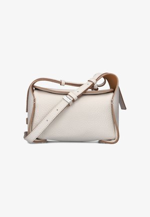 Crème kleur leren schoudertas met een gestructureerd oppervlak, contrasterende tan accenten, verstelbare schouderband en een minimalistisch ontwerp.