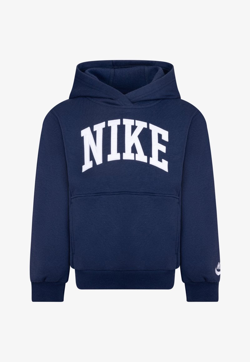Sudadera de Nike de color azul marino con logo blanco, bolsillo tipo canguro, puños y dobladillo acanalados. Tejido suave con un diseño clásico de cierre por encima y capucha.