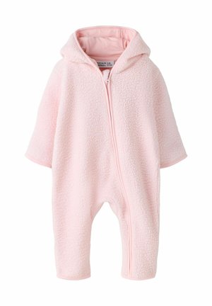 Combinaison bébé en polaire rose douce avec capuche et fermeture éclair frontale, conçue pour la chaleur et un habillage facile.