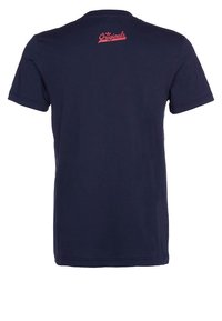 Tmavě modré bavlněné tričko s krátkými rukávy, kulatým výstřihem a červeným nápisem "Originals" na horní části zad, s hladkou texturou.