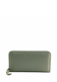 Portefeuille en cuir vert à texture lisse, fermeture éclair et pompon décoratif. Logo embossé sur le devant. Forme rectangulaire.