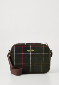Hnědá kostkovaná kabelka přes rameno se zlatou logovou visačkou. Vyrobená z vlny s texturovaným povrchem. Má nastavitelný popruh a obdélníkový tvar.