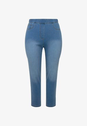 Pantaloni capri in denim di colore azzurro chiaro, dotati di una fascia elastica in vita, due tasche frontali e una texture liscia con dettagli cuciti.