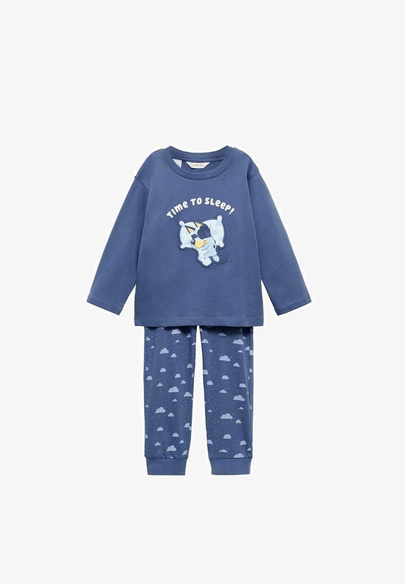 Set de pijama din bumbac albastru, ce include un top cu mânecă lungă pe care este inscripționat textul "Timpul de a dormi!" și o grafică a unui personaj, acompaniat de pantaloni cu un model de nori.