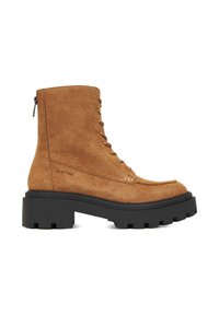 Hnedé semišové členkové čižmy s hrubou čiernou gumovou podrážkou, šnurovanie a zips na zadnej strane pre jednoduché obliekanie. Viditeľné logo značky G-Star.