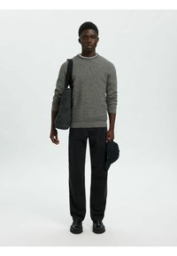 Selected Homme SLHROSS STRUCTURE CREW NECK - Stickad tröja - black