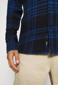 Only & Sons ONSNATE LIFE CHECK SHIRT - Camisa - dark navy