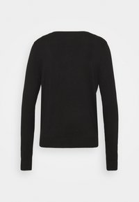 Svart långärmad tröja med rund halsringning, ribbade ärmslut och nederkant. Slät textur, klassisk passform och inga synliga logotyper eller utsmyckningar.