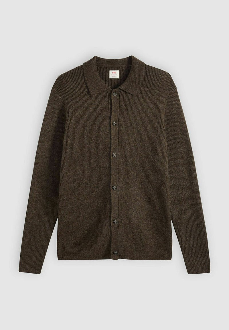 Cardigan marron côtelé, doté d'un col pointu, de manches longues et de six boutons foncés à l'avant. Texture douce et coupe décontractée.