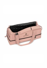 Sac de sport rose avec un intérieur noir à motifs, de forme rectangulaire, double poignées et fermeture éclair. Logo sur le côté.