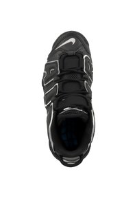 Zapatilla Nike negra de caña alta con detalles blancos, gran logotipo de Nike en el lateral y cordones negros, vista desde arriba.