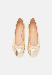 Anna Field Balerinke - gold