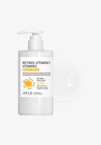 Flacon transparent avec distributeur pompe blanc étiqueté Rétinol, Vitamine C, Vitamine E gel corps, 4,7 %, 300 ml, à côté d'une trace de gel.